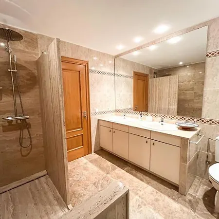 Montjuic Town House With Pool * Girona