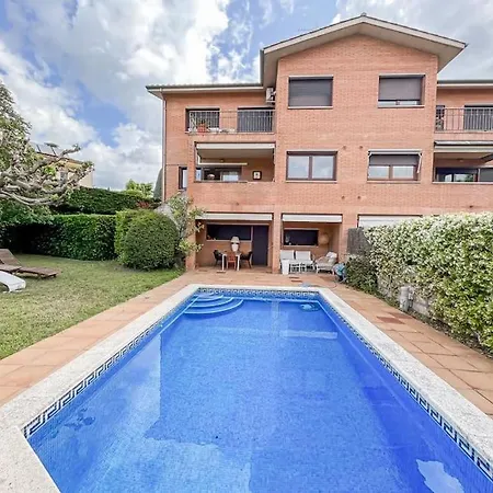 Montjuic Town House With Pool Nyaraló *