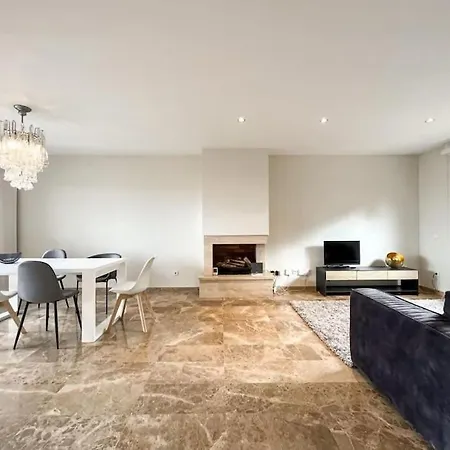 Montjuic Town House With Pool * Girona