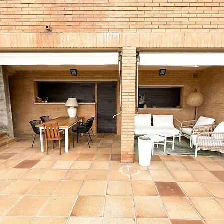 Nyaraló Montjuic Town House With Pool