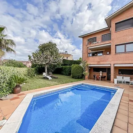 Nyaraló Montjuic Town House With Pool *