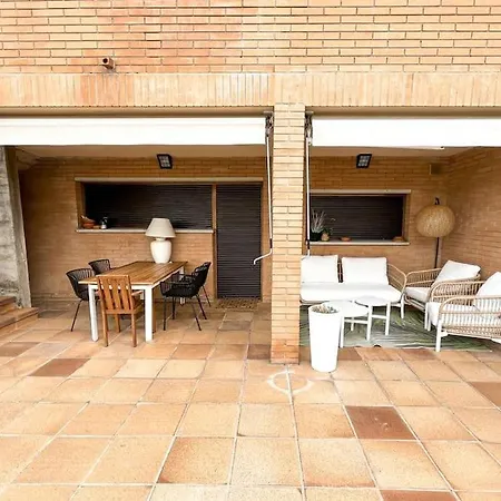 Nyaraló Montjuic Town House With Pool
