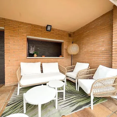 Montjuic Town House With Pool Nyaraló *