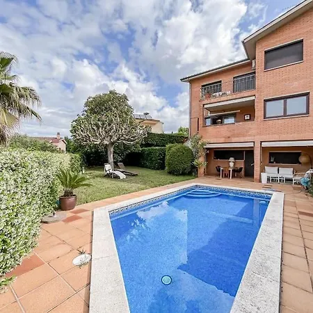 Nyaraló Montjuic Town House With Pool
